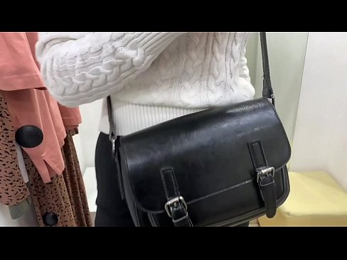 ❤️ Public masturbation sa batan-ong bitch FeralBerry nga adunay dildo sa fitting room Porno sa amon ❌️❤