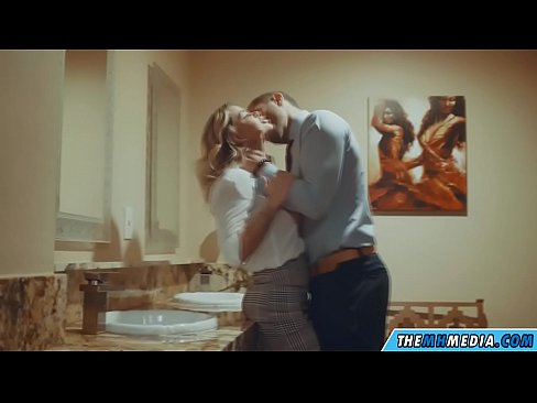 ❤️ Kung ang usa ka busty blonde naghaylo kanimo sa usa ka publiko nga kasilyas Porno sa amon ❌️❤